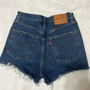 levi’s ribcage short size 25